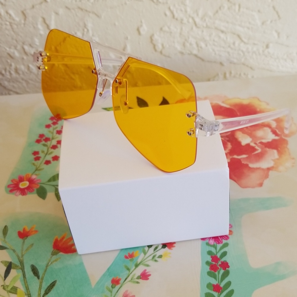 2019 OVERSIZED CLEAR  UNISEX DESIGN SUNGLASSES. - Picture 2 of 4